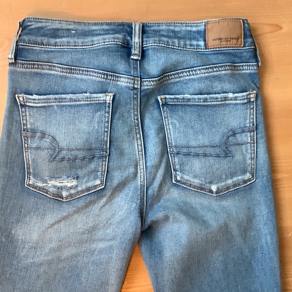 American Eagle- High Rise- Distressed Jeans - Picture 5 of 6